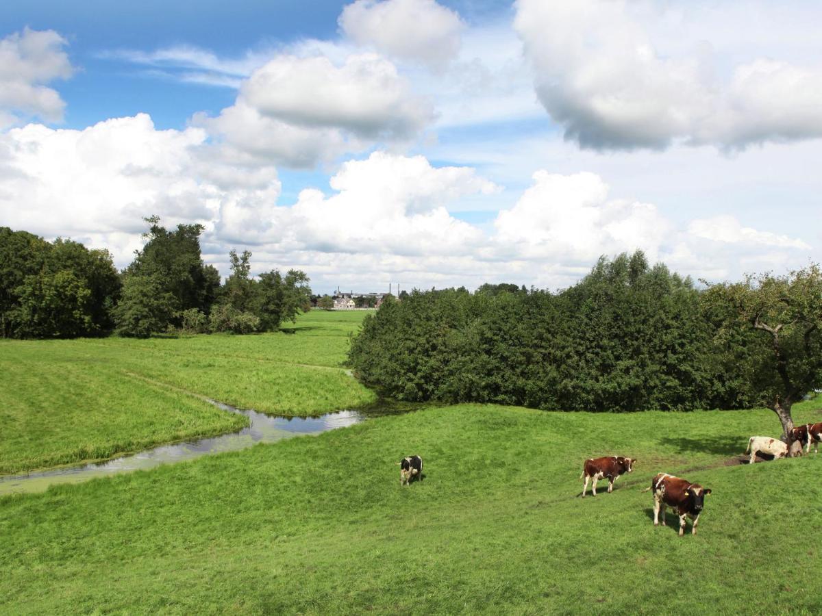 Quaint Farmhouse Near River In Oosterwijk Leerdam Exteriér fotografie