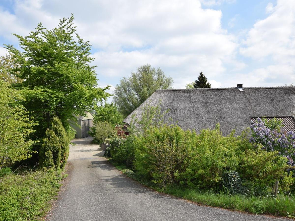 Quaint Farmhouse Near River In Oosterwijk Leerdam Exteriér fotografie