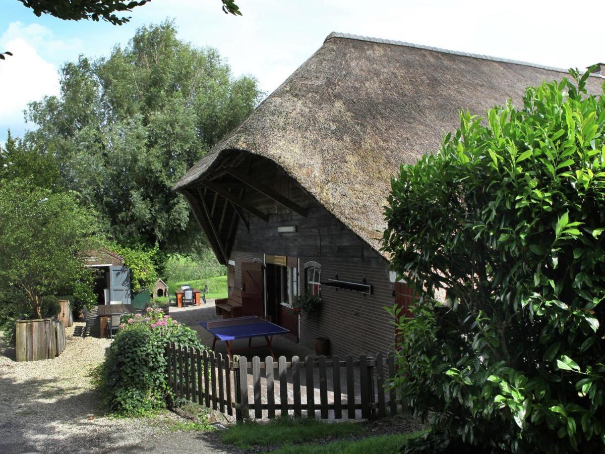 Quaint Farmhouse Near River In Oosterwijk Leerdam Exteriér fotografie