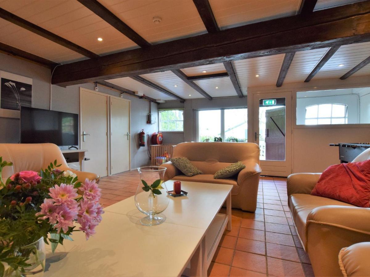 Quaint Farmhouse Near River In Oosterwijk Leerdam Exteriér fotografie